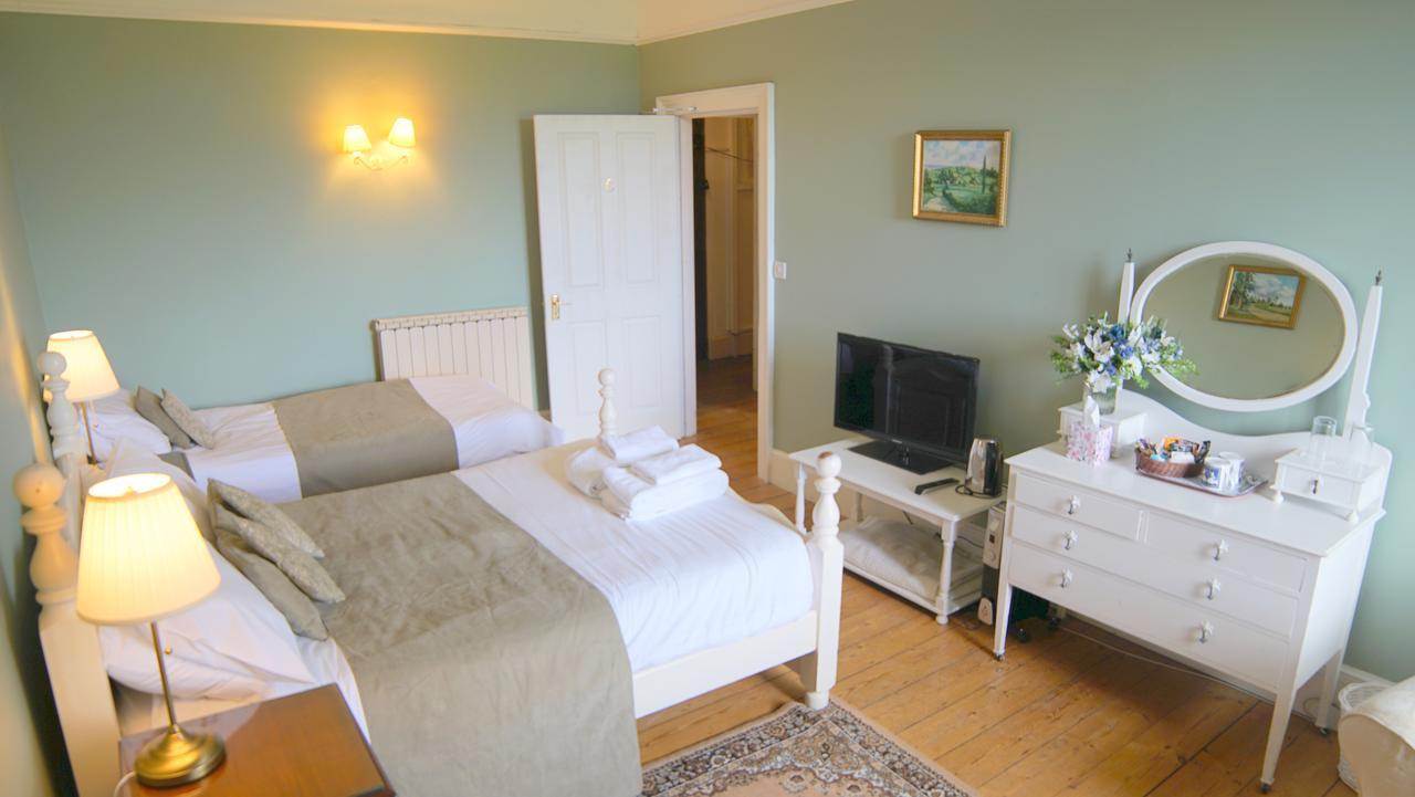 Cleeve House Bed & Breakfast Melksham Exterior photo