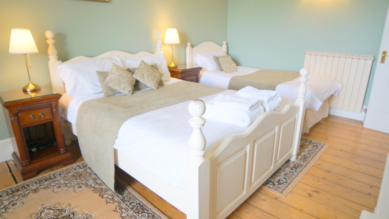 Cleeve House Bed & Breakfast Melksham Exterior photo